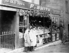 Shop-that-once-stood-in-Courthouse-Street.-1920.